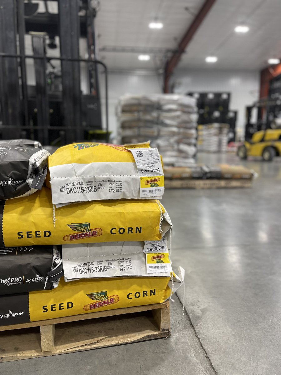 seanblomgren's tweet image. I spy with my little eye… something new in the warehouse 💯💯💯 #Plant22 @Asgrow_DEKALB @BayerTraits #agtech Let’s kill some root worms shall we?