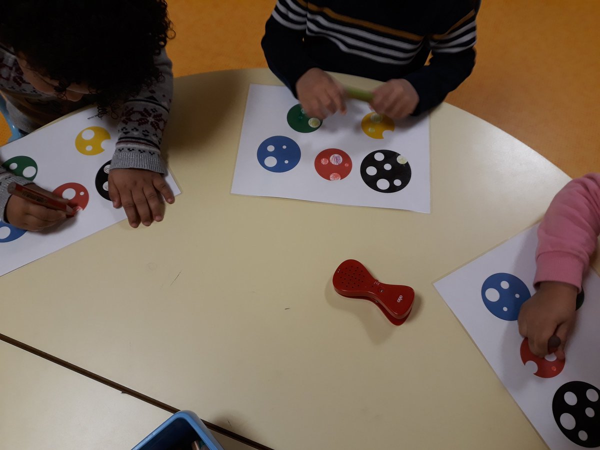 ICordaillat's tweet photo. Utiliser le numérique pour permettre l'autonomie même en petite section! Pinces enregistreuses de chez @Easytis au top! #ageemsection78 #ageem_national @VilleElancourt https://t.co/mW8k0K3Ht6