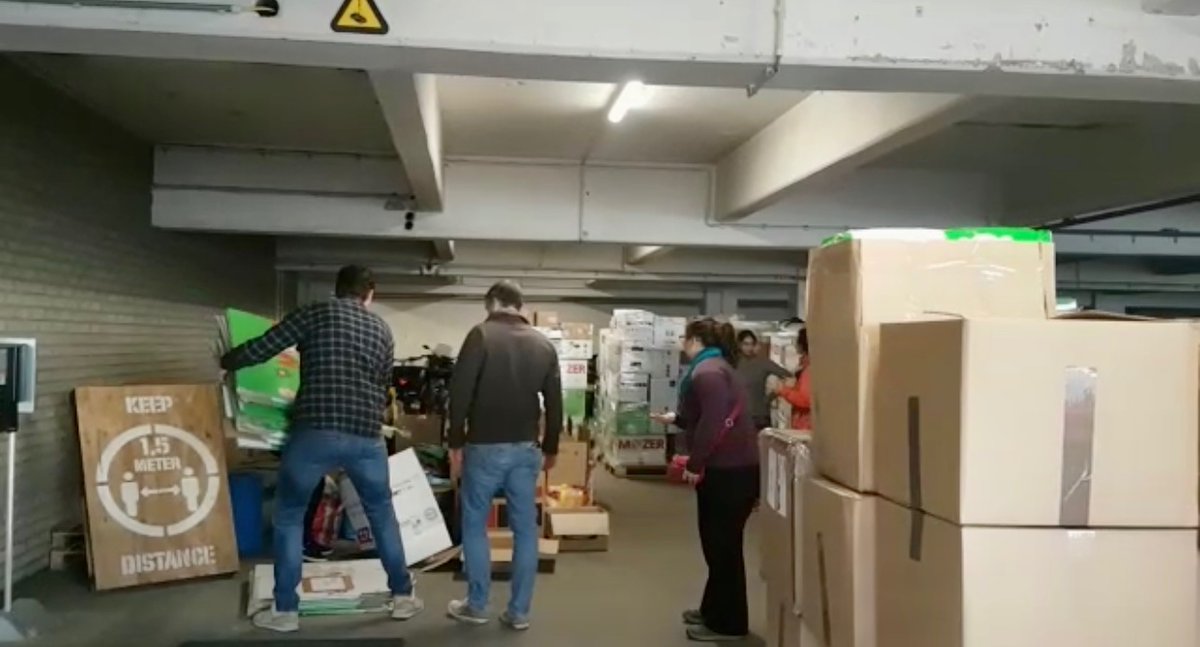ServeTheCityIrl's tweet photo. Serve the City Brussels prepared a huge consignment of humanitarian aid and this is going to our colleagues in Serve the City Poland who are supporting hundreds of Ukrainian refugees there. Thank you to everyone who donated. 🙏🏽 https://t.co/GkJWX2fxfl