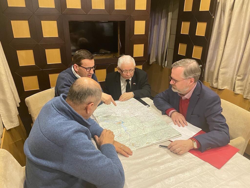 mrsorokaa's tweet photo. Polish Prime Minister Mateusz Morawiecki, Leader of the Polish Law and Justice party Jarosław Kaczyński, Czech Prime Minister Petr Fiala and Slovenian Prime Minister Janez Janša in Kyiv. 15.03.2022

A photo for the history books. 
🇺🇦🇸🇮🇵🇱🇨🇿 https://t.co/SKu6Y5Po4N