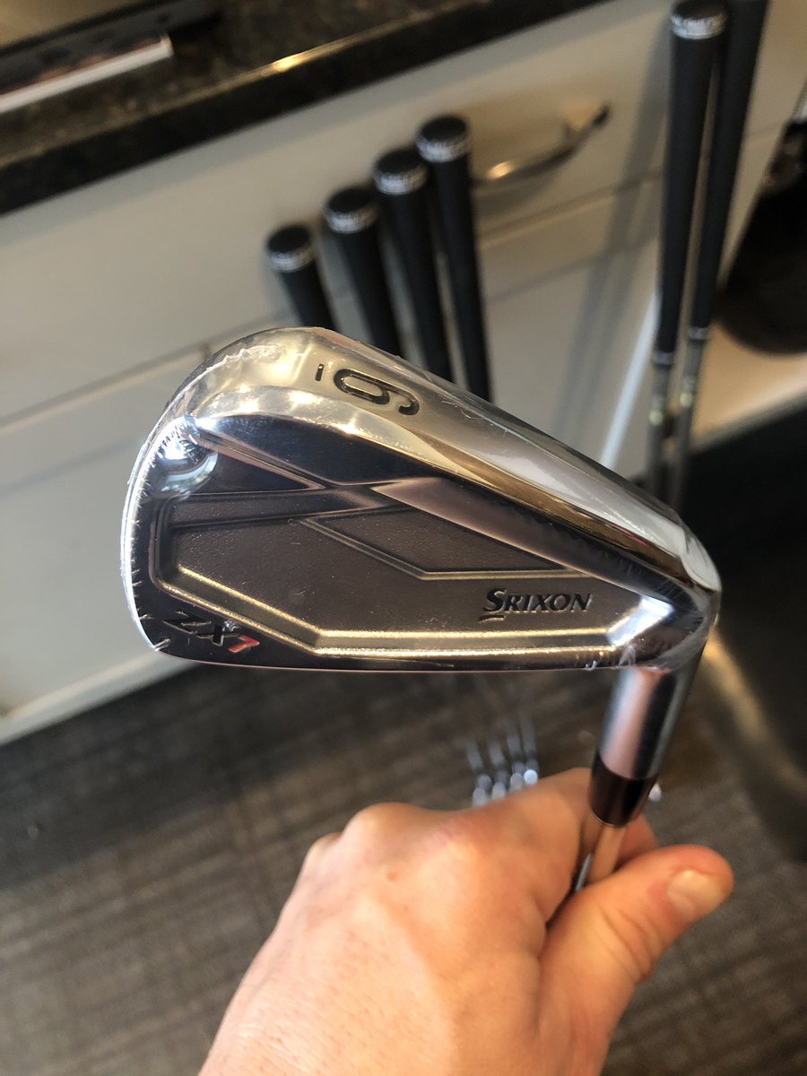 Theganeush's tweet image. Some of my New srixon bag came today whoa 😮👀👀🔥🔥 #Srixon #Zx7