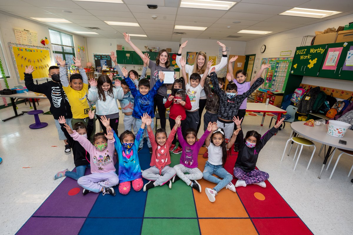 fcpsnews's tweet photo. Behind every great school website is an innovative team of school staff curating stories &amp; info to keep YOU in-the-know! 

🏆 Congrats to our 6 Best of the Web Award winners for their excellence in school website content! Find out who won 👀 https://t.co/5dahnUxjDL https://t.co/bYzf3fLCbW