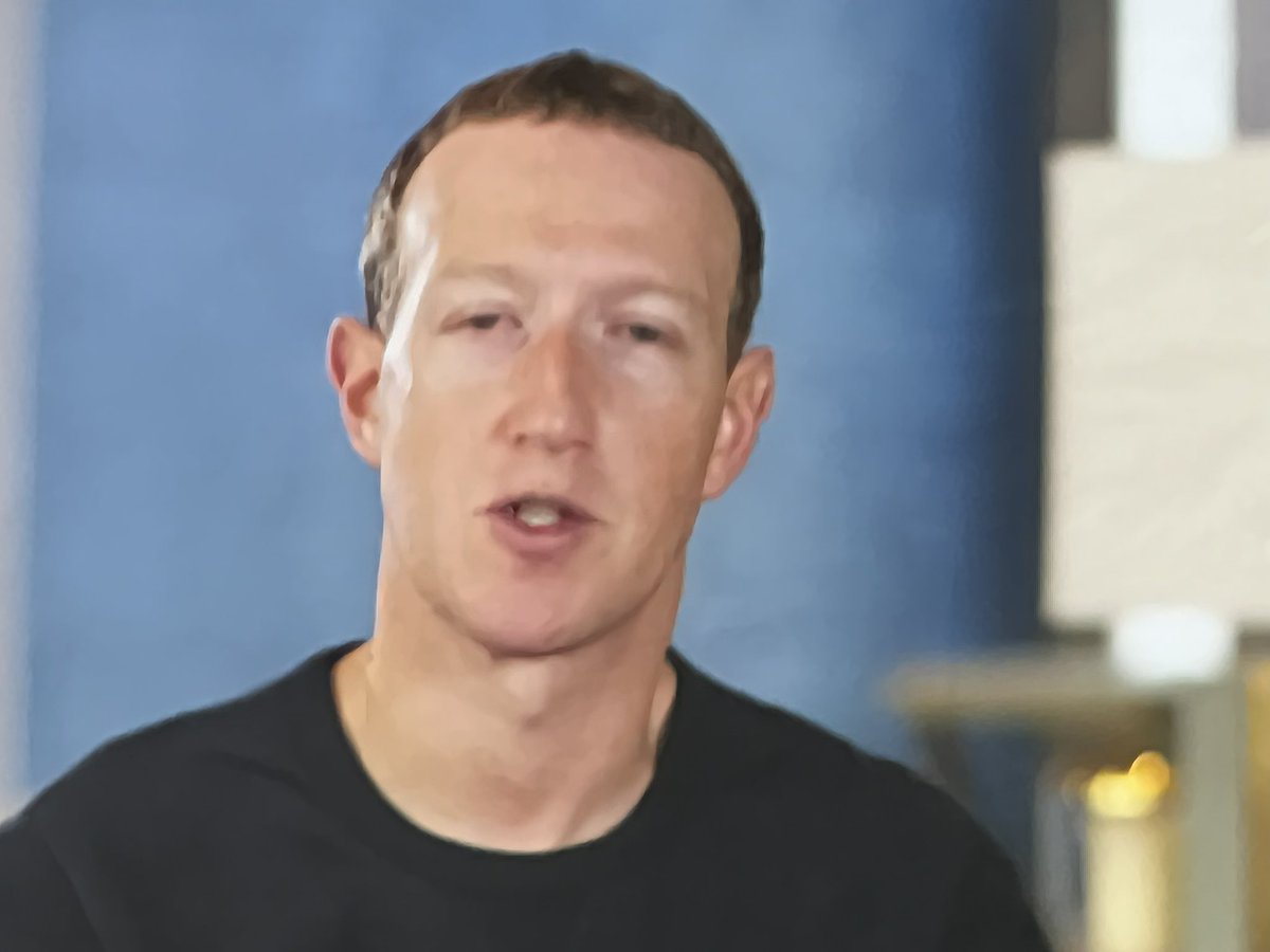 I kinda hate fully scripted interviews. No wow factor. Missed opportunity.  #SXSW