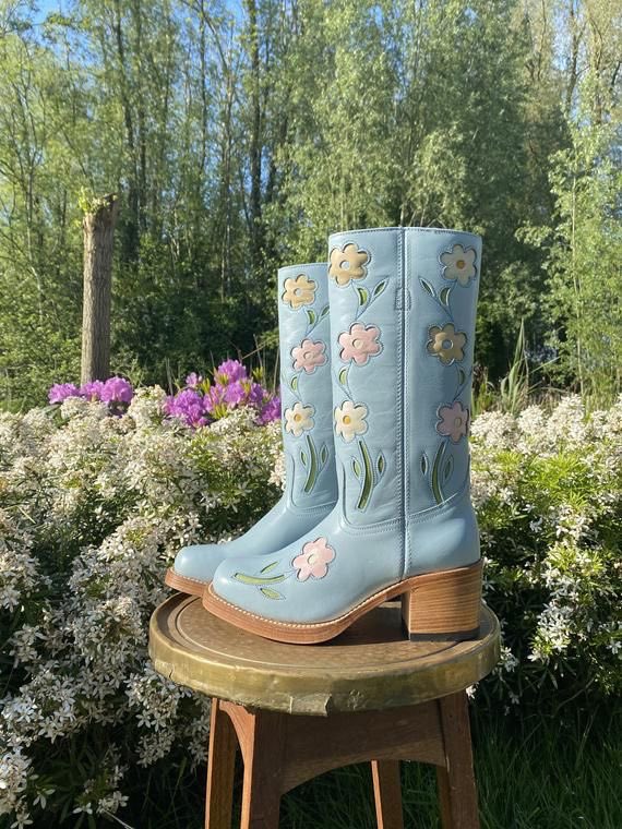 jellytoastbun's tweet photo. U GUYS THESE BOOTS https://t.co/hvNbTtcSzh