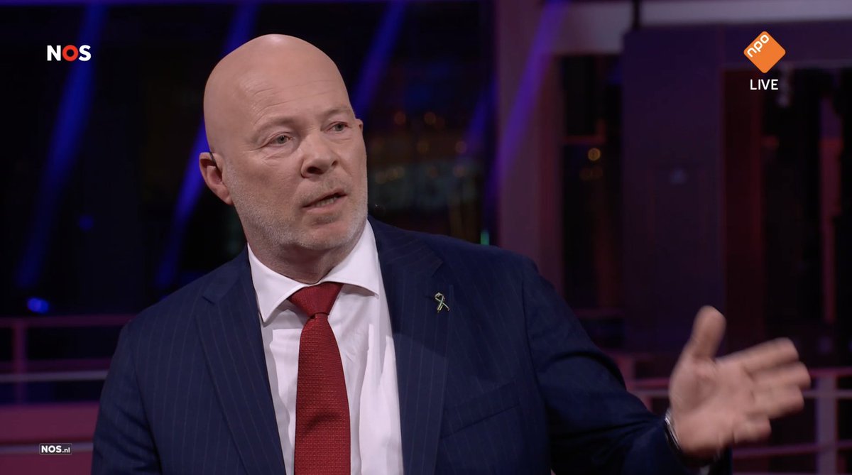 Tijdens 'NOS Nederland Kiest: De Stemming', is lijsttrekker <a href="/RobertSimonsLR/">Robert Simons</a> trots op het feit dat, op initiatief van <a href="/LeefbaarRdam/">Leefbaar Rotterdam</a>, Recreatieoord Hoek van Holland gered is van verkoop. 

"Meer dan 1100 recreanten krijgen het park nu in eigen beheer, een mooi resultaat"