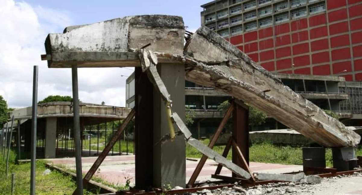 dejanirasilveir's tweet image. A LAS UNIVERSIDADES VENEZOLANAS NO LES CAYÒ UN MISIL, LES CAYÒ EL COMUNISMO.