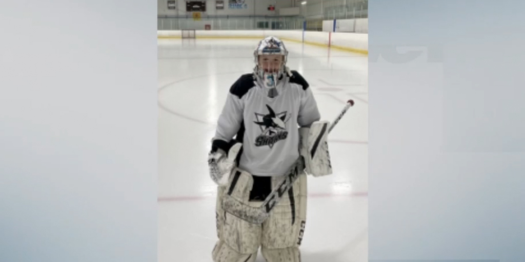 U11 'A' Humber Valley Sharks goaltender, Lucas MacDonald, organized a friendly hockey game in support of the people of Ukraine, raising over $19,000 with his efforts.

🔗 | bit.ly/HVSharks-Fundr… 

<a href="/HV_Sharks/">Humber Valley Sharks</a> | #GTHLCommunity