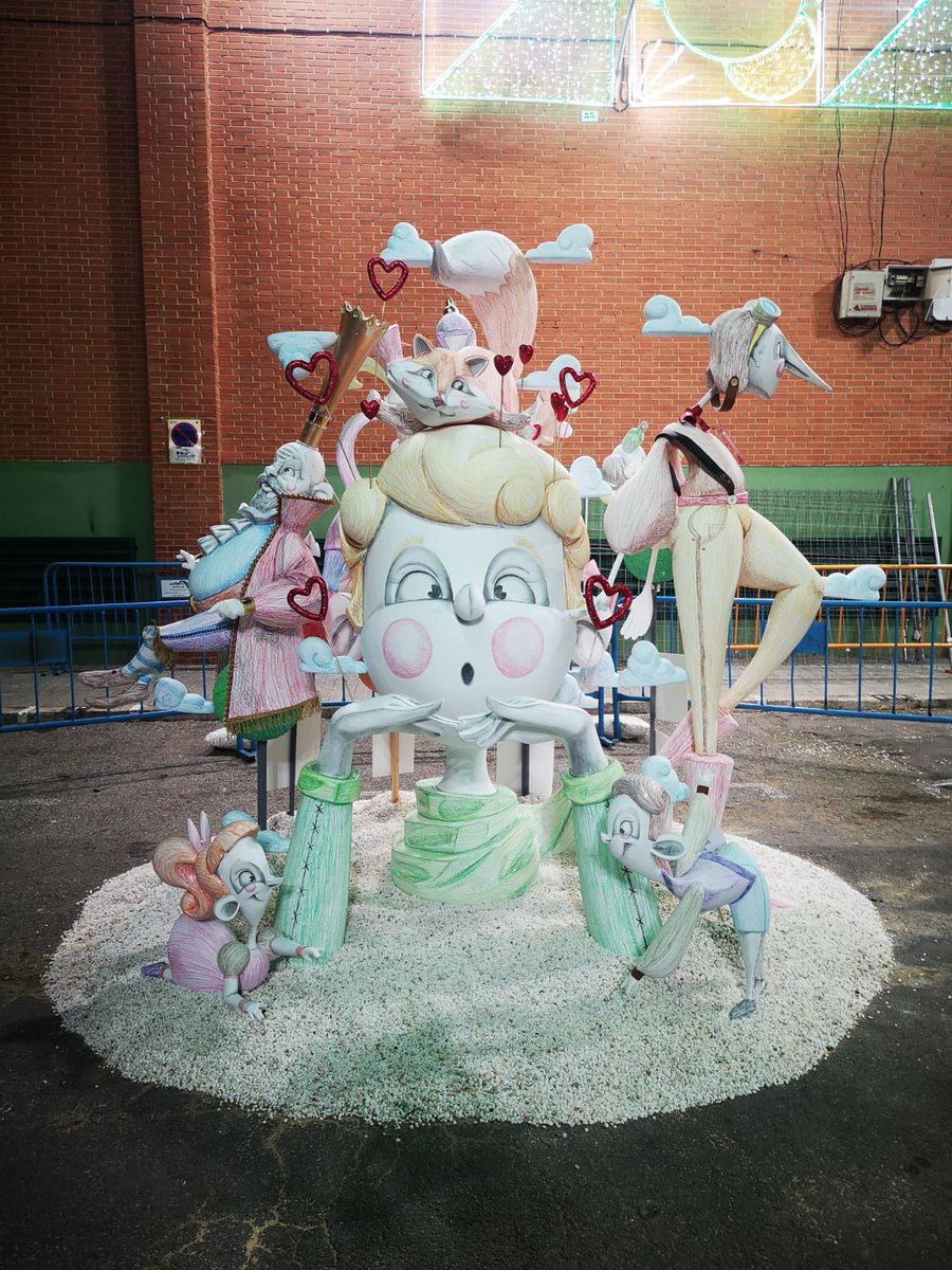 Nuestra falla infantil se ha llevado el sexto premio de la sección sexta 🏆

¡HIP HIP HURRA! 😍