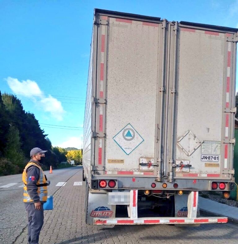 MTTAysen's tweet photo. 🚨#AgendaMTT
@Fisca_MTT en control de transporte de carga nacional,en #Coyhaique #AltoBaguales
#ViajeSeguro https://t.co/ugaaXiJjTM