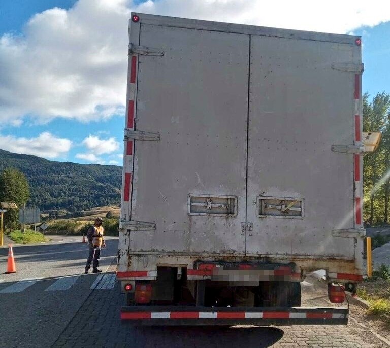 MTTAysen's tweet photo. 🚨#AgendaMTT
@Fisca_MTT en control de transporte de carga nacional,en #Coyhaique #AltoBaguales
#ViajeSeguro https://t.co/ugaaXiJjTM