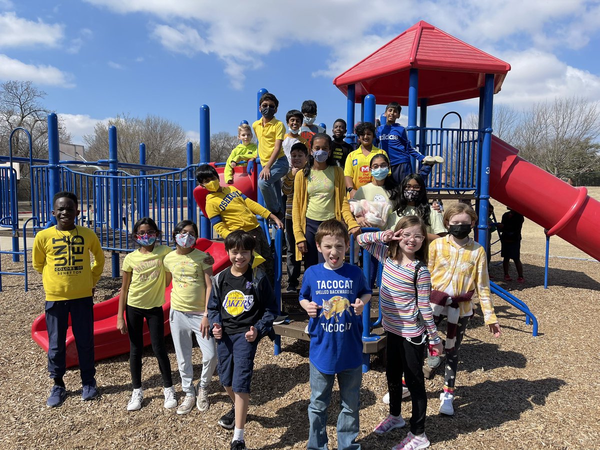 AndrewsEagles's tweet image. 🍌🍋 Day ✌🏻• Pack &amp;amp; Wear YELLOW 🌽🍍
#PISDDedicatedtoCaring #packweek