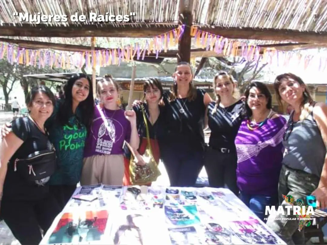 matria_sde's tweet photo. ☀️ Durante la jornada del Domingo, participamos de la actividad "Mujeres de Raíces" organizada por la Subcomisión de Género de la Fundación del Patio del Indio Froilán en articulación con diversas organizaciones en el marco del 8M y #NosotrasMovemosElMundo 💜 https://t.co/iIP4NLVoGn