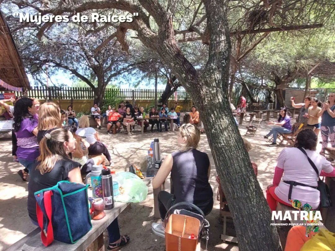 matria_sde's tweet photo. ☀️ Durante la jornada del Domingo, participamos de la actividad "Mujeres de Raíces" organizada por la Subcomisión de Género de la Fundación del Patio del Indio Froilán en articulación con diversas organizaciones en el marco del 8M y #NosotrasMovemosElMundo 💜 https://t.co/iIP4NLVoGn