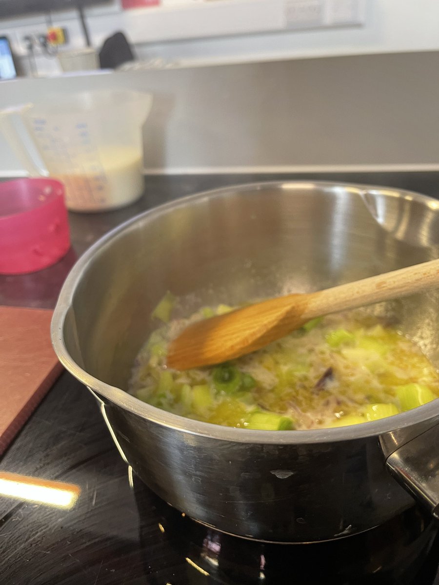 KitchenTeaching's tweet image. In cooking club the children made a cheesy pasta with leeks, onion and garlic for added flavour.