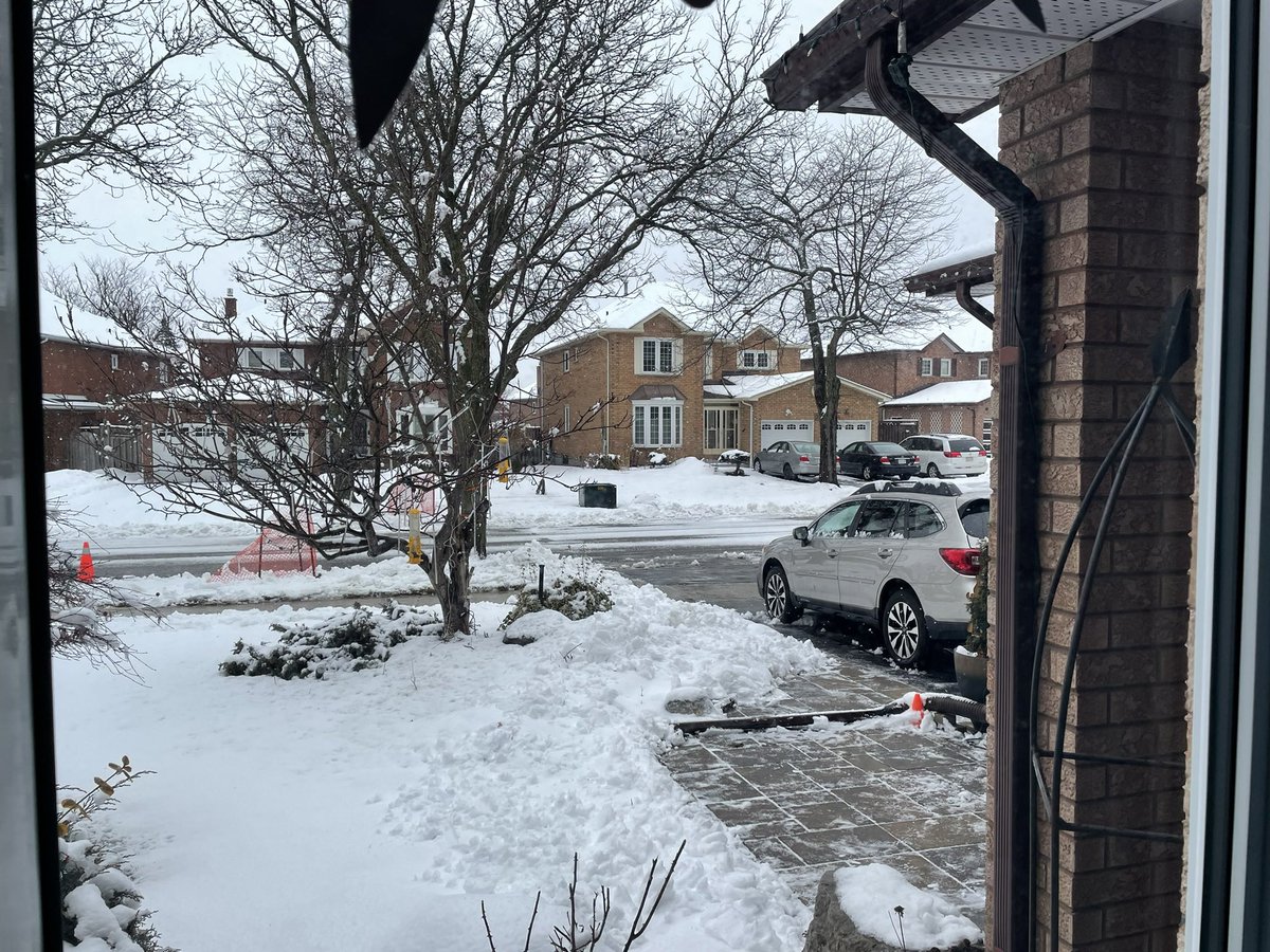 JasonBikesALot's tweet image. That feeling when you’ve got to shovel 5cm+ of snow, meanwhile @AnthonyFarnell tells you it’s gonna be 16C tomorrow #SpringAlready