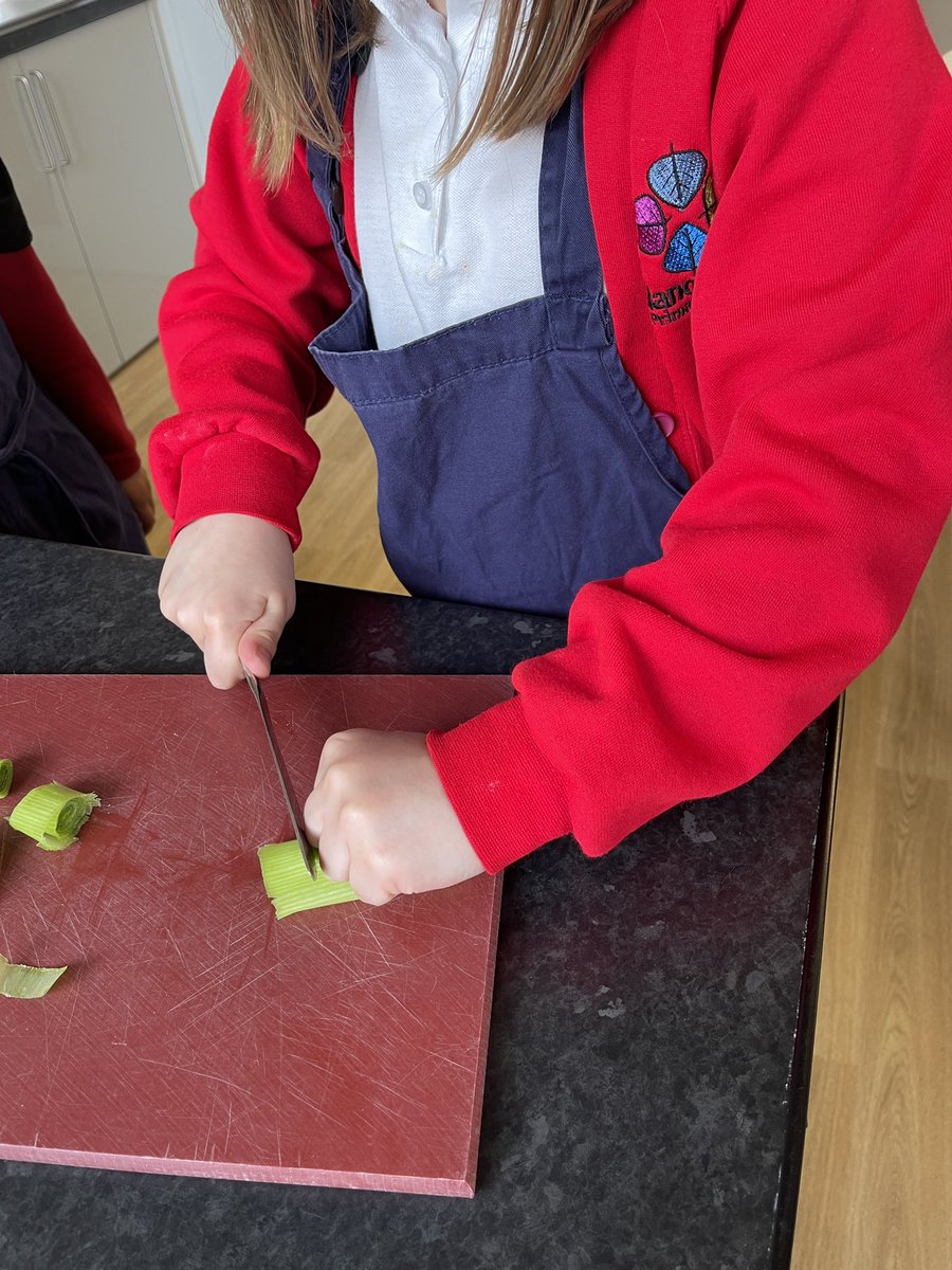 KitchenTeaching's tweet image. They gave them a good wash and some of the leeks were used later by the children in cooking club.