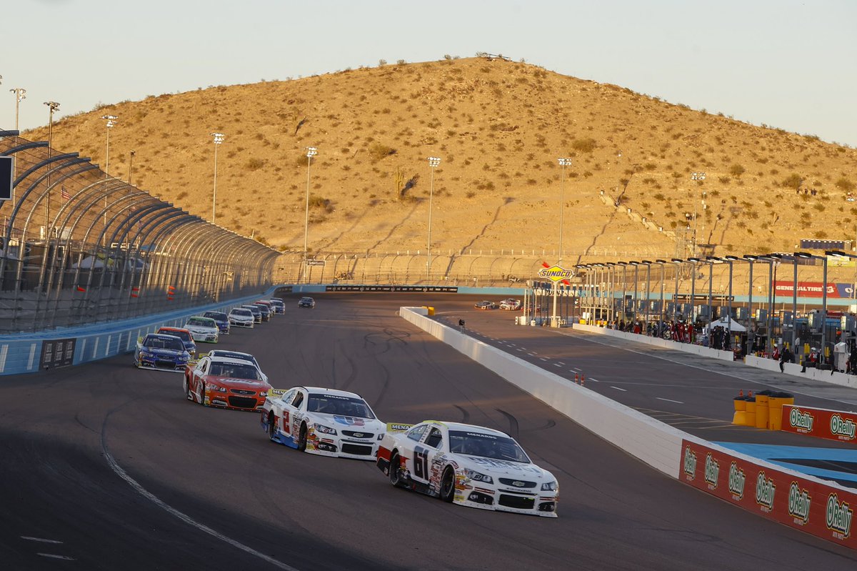 rajahcaruth_'s tweet photo. Favorite 📸’s from @phoenixraceway. https://t.co/ZhP6Pd8y69