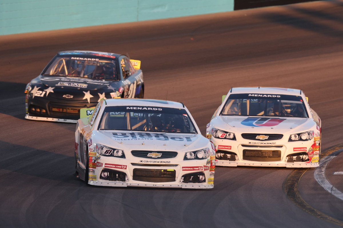 rajahcaruth_'s tweet photo. Favorite 📸’s from @phoenixraceway. https://t.co/ZhP6Pd8y69