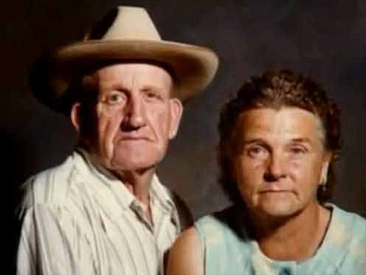 PTTDpod's tweet photo. This week Caitlin tells us about Ray and Faye Copeland. Mostly Ray, who was something of a flimflamming con of a man. His family moved a lot during the Great Depression, and he made his way through life thieving, then moving up to more and more elaborate schemes. https://t.co/OFhjz6koGe