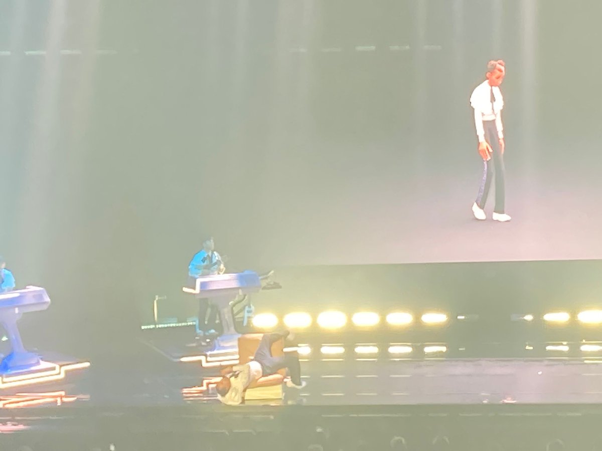 <a href="/stromae/">Stromae</a> liet het zo mooi zien en voelen... Somber zijn, in je stoel hangen... wij (h) erkennen dat!