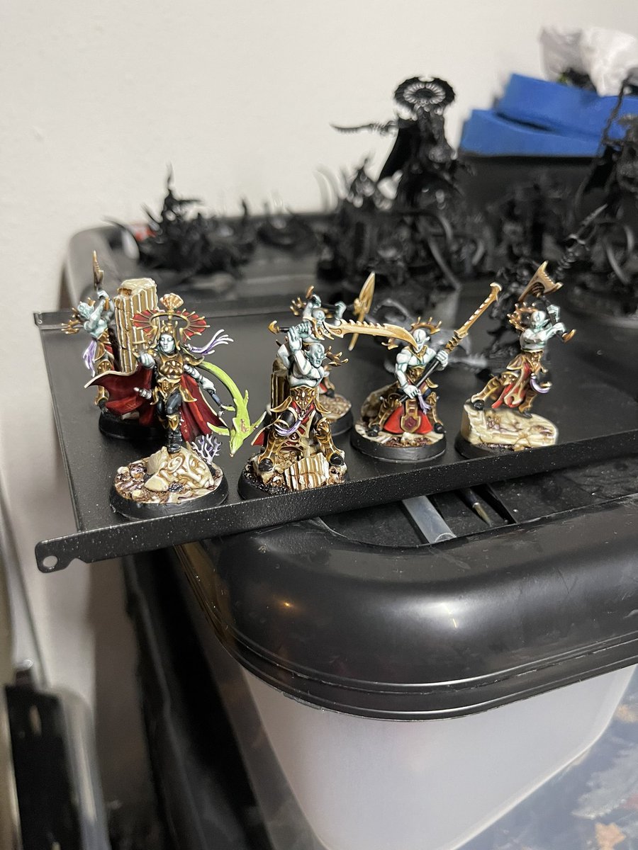 samsaunders9's tweet photo. A little hobby tonight trying to get these ready for carnage in may #warhammer #aos https://t.co/K0VGQvM9Ie