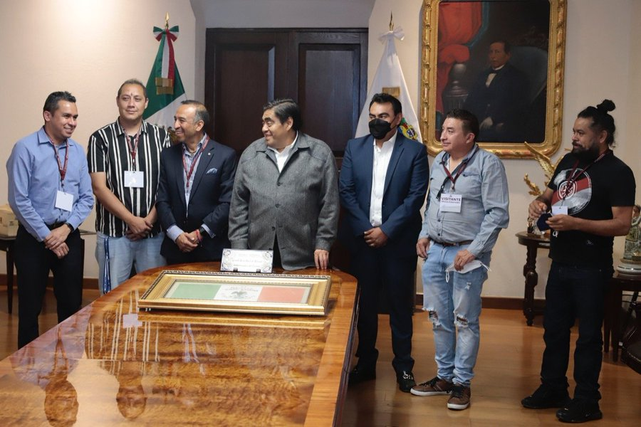 MBarbosaMX's tweet photo. Sostuvimos una reunión con integrantes de las porras de Pepe el Grillo, el Frente Blanquiazul y Zkinna; así como con Manuel Jiménez y el secretario de administración Jesús Ramírez, integrantes de la directiva del @ClubPueblaMX. https://t.co/62dDwD6BVQ