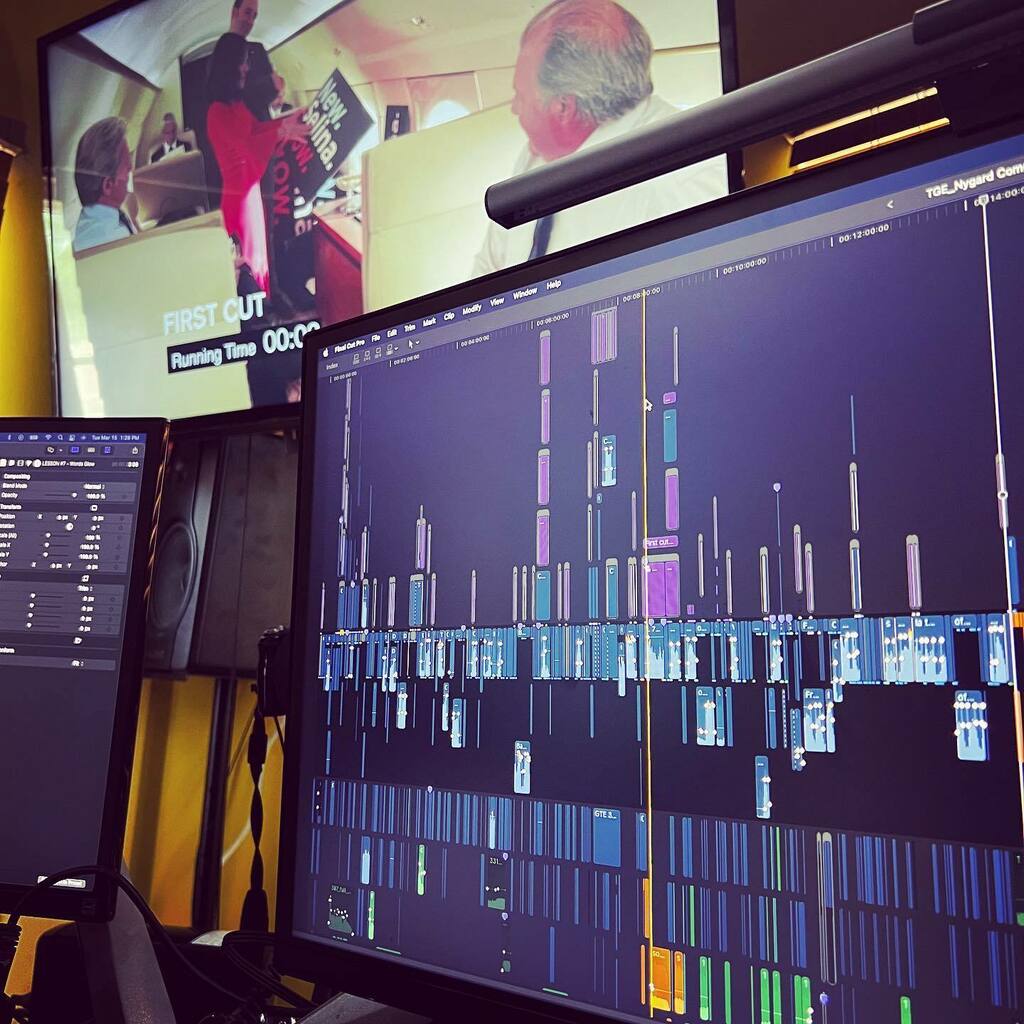 ThisGuyEdits's tweet photo. Funny how? New episode-Saturday 7am PST #filmediting #comedyediting #tvediting #cuttothemonkey https://t.co/jZDj2u3e1r https://t.co/Y8sk0xk09N
