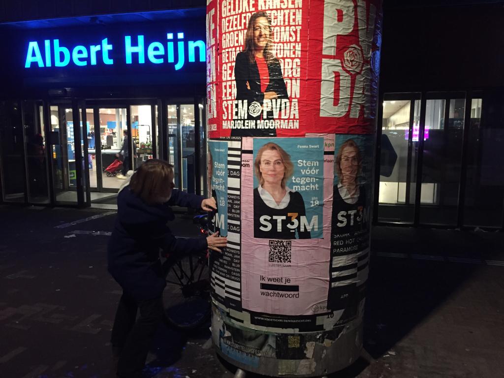 ST3MvandeSTAD's tweet photo. St3M gespot op Oostpoort en Spui.
#gemeenteraadsverkiezingen2022 #politiek #StemST3M #Tegenmacht https://t.co/LkwDpGBBvm