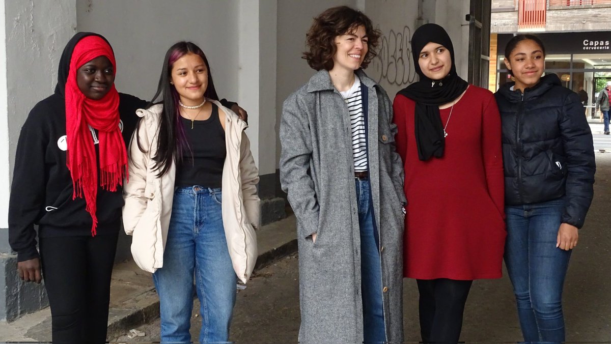 12nubes's tweet image. Hemos pasado una enriquecedora tarde entrevistando a una gran diseñadora de moda #MaríaClé ,la cual nos ha platicado desde sus logros hasta sus próximos proyectos. Una nueva experiencia que nos ha dejado huella.
#Neiker #Urkome #Latxari #12Nubes #kalezkaleVG #GoGasteizKultura