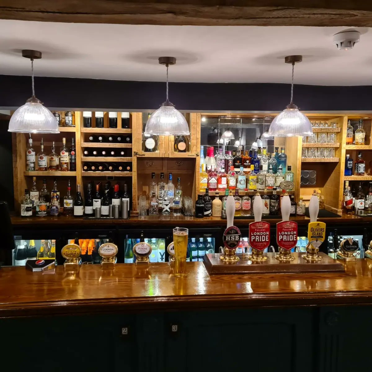 linkstavern1's tweet photo. After two weeks of hard work, we can confirm we are #reopeningtomorrow
Come and see the differences for yourselves, from 11am
@Fullers @FullersKitchen @London_Pride #linkstavernliphook #newlooklinkstavern #refurbcomplete #freshnewlook #openingagain #hampshirecountrypub #liphook https://t.co/XVpImPYYfs