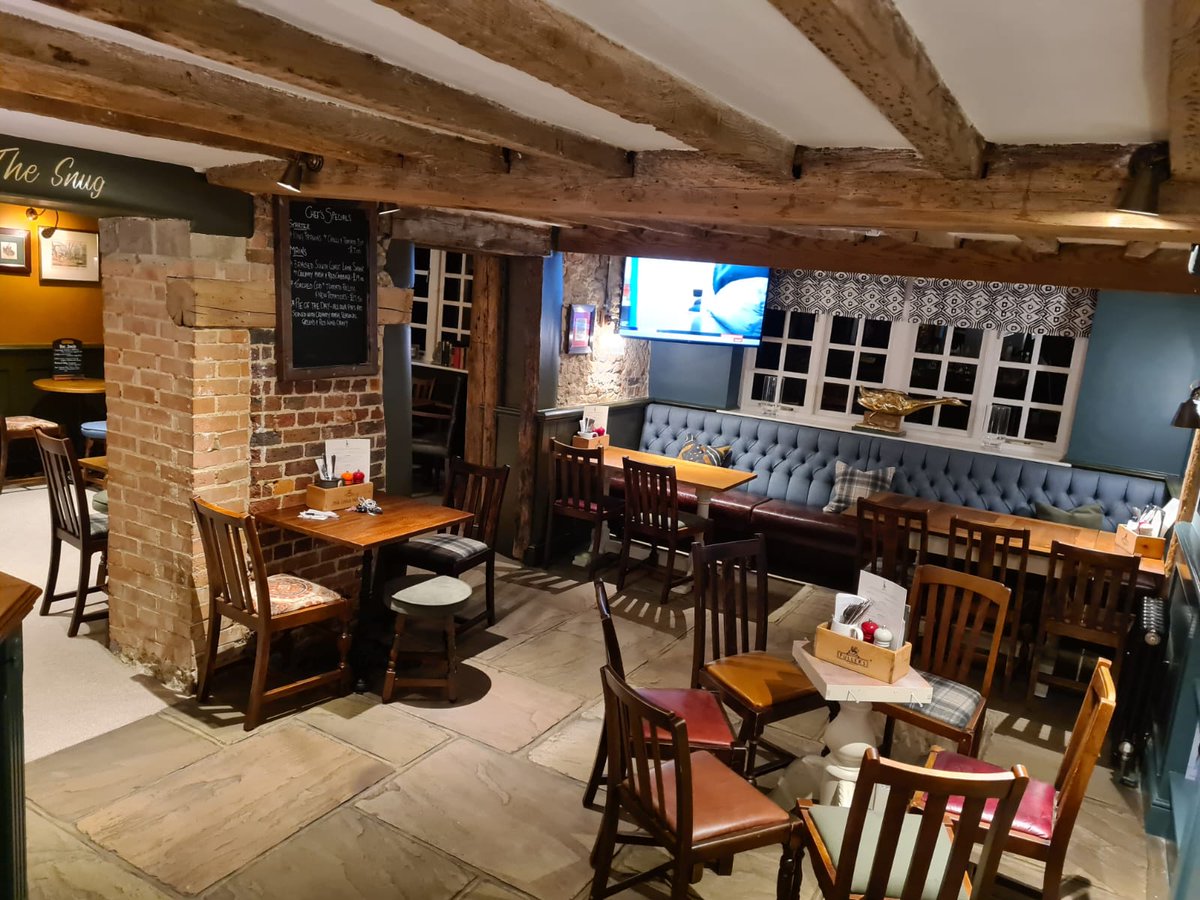 linkstavern1's tweet photo. After two weeks of hard work, we can confirm we are #reopeningtomorrow
Come and see the differences for yourselves, from 11am
@Fullers @FullersKitchen @London_Pride #linkstavernliphook #newlooklinkstavern #refurbcomplete #freshnewlook #openingagain #hampshirecountrypub #liphook https://t.co/XVpImPYYfs