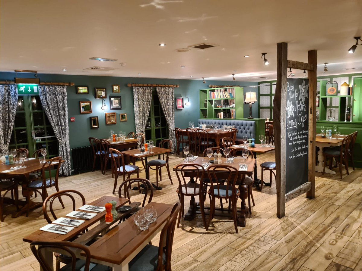 linkstavern1's tweet photo. After two weeks of hard work, we can confirm we are #reopeningtomorrow
Come and see the differences for yourselves, from 11am
@Fullers @FullersKitchen @London_Pride #linkstavernliphook #newlooklinkstavern #refurbcomplete #freshnewlook #openingagain #hampshirecountrypub #liphook https://t.co/XVpImPYYfs