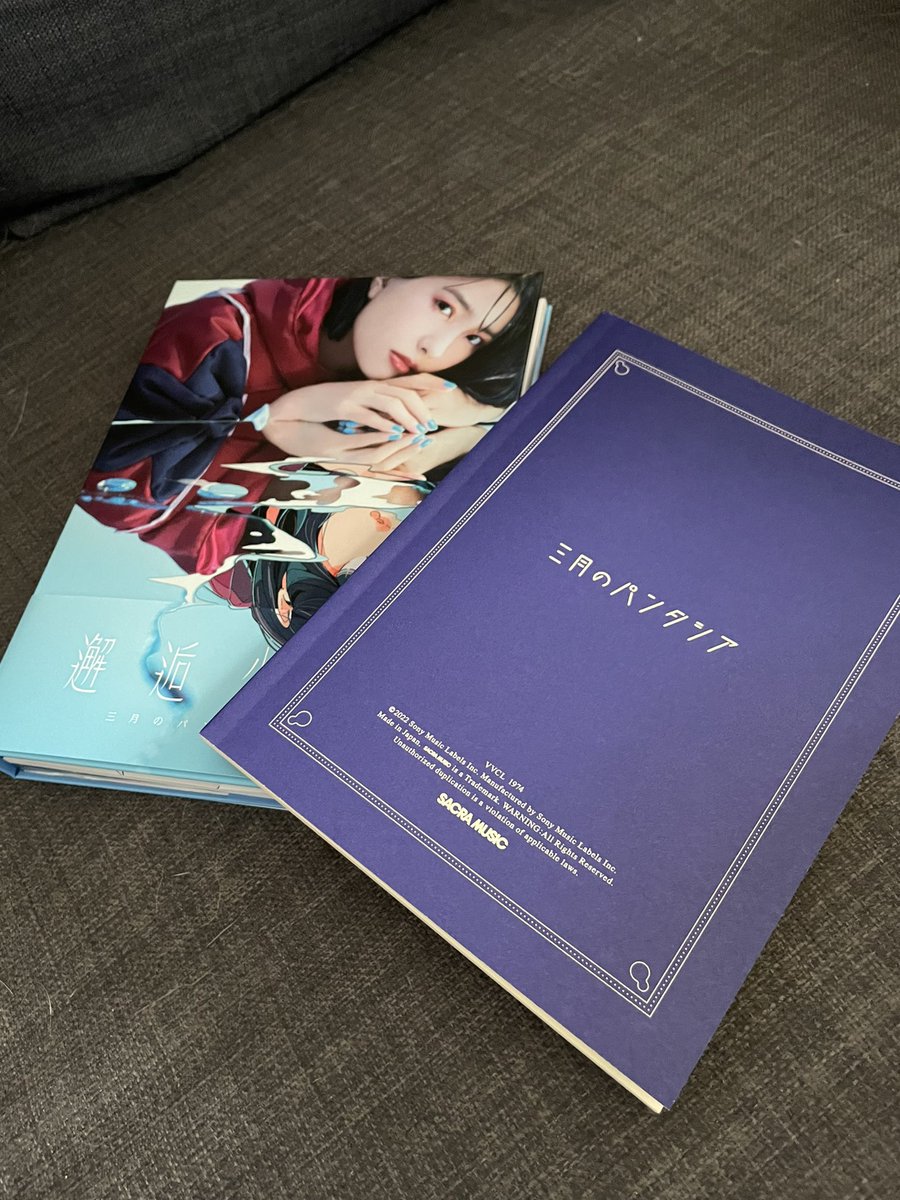 AndrewLin724's tweet photo. This cd came with a light novel?? https://t.co/xM4V2TovVu