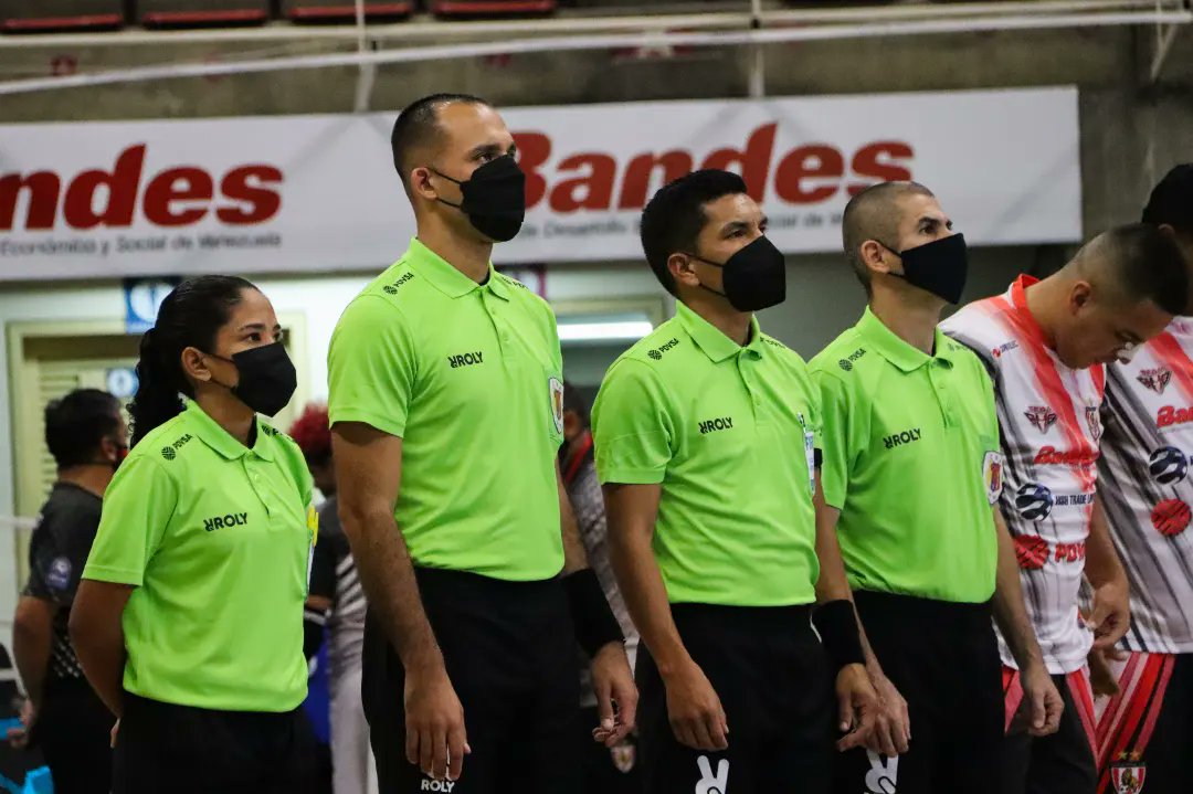 LigaFUTVESala's tweet photo. 🧑‍✈️¡Ellos fueron los encargados de impartir justicia en la #LigaFutveFutsal1 !
 #TalentoDeCalle #VenezuelaEsFUTVE https://t.co/5qO5b9DCOG