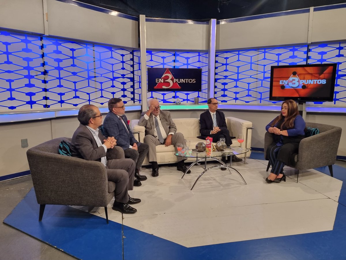 en3puntostv's tweet photo. Ahora: #AndreaMendoza, candidata a la presidencia de la Asociación Dominicana de Abogados, dice trabajará por la unificación del gremio, creará padrón y dotará de carnets a sus miembros. 

#En3PuntosTV #En3PuntosTV @NoticiasRNN https://t.co/CqZPQWvYa1