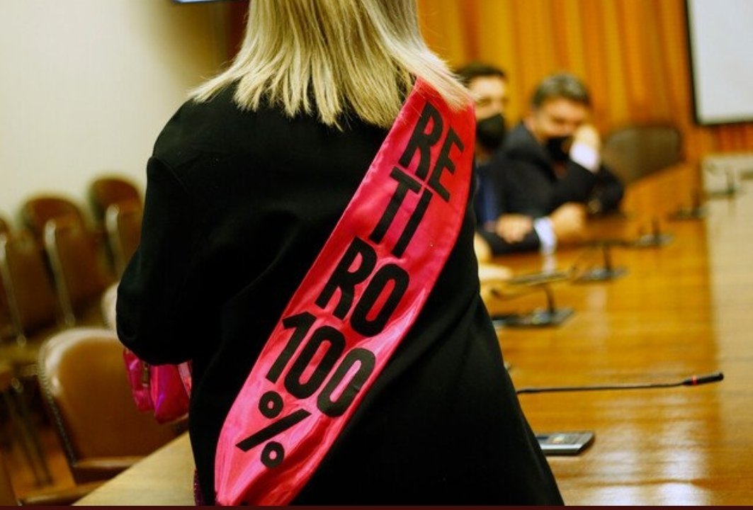 retiro100x100's tweet photo. La abuela @PamJiles marcando pauta en el congreso es la única que hace lectura del Chile actual y de su gente. Va con nosotros sin buscar luces ni cámaras. Impulsemos el #QuintoRetiro con toda nuestra fuerza! No decaigan! Sumemos energías porque el pueblo se hará escuchar!! https://t.co/GaaHL3O8Ms