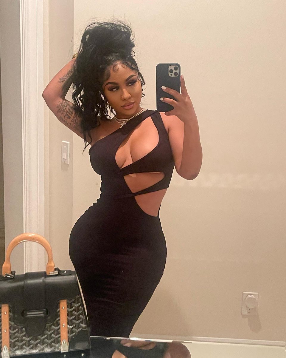 AriTheDon's tweet photo. Gotta keep it sexy 🖤✨ https://t.co/Lm1ipvZ1Dx