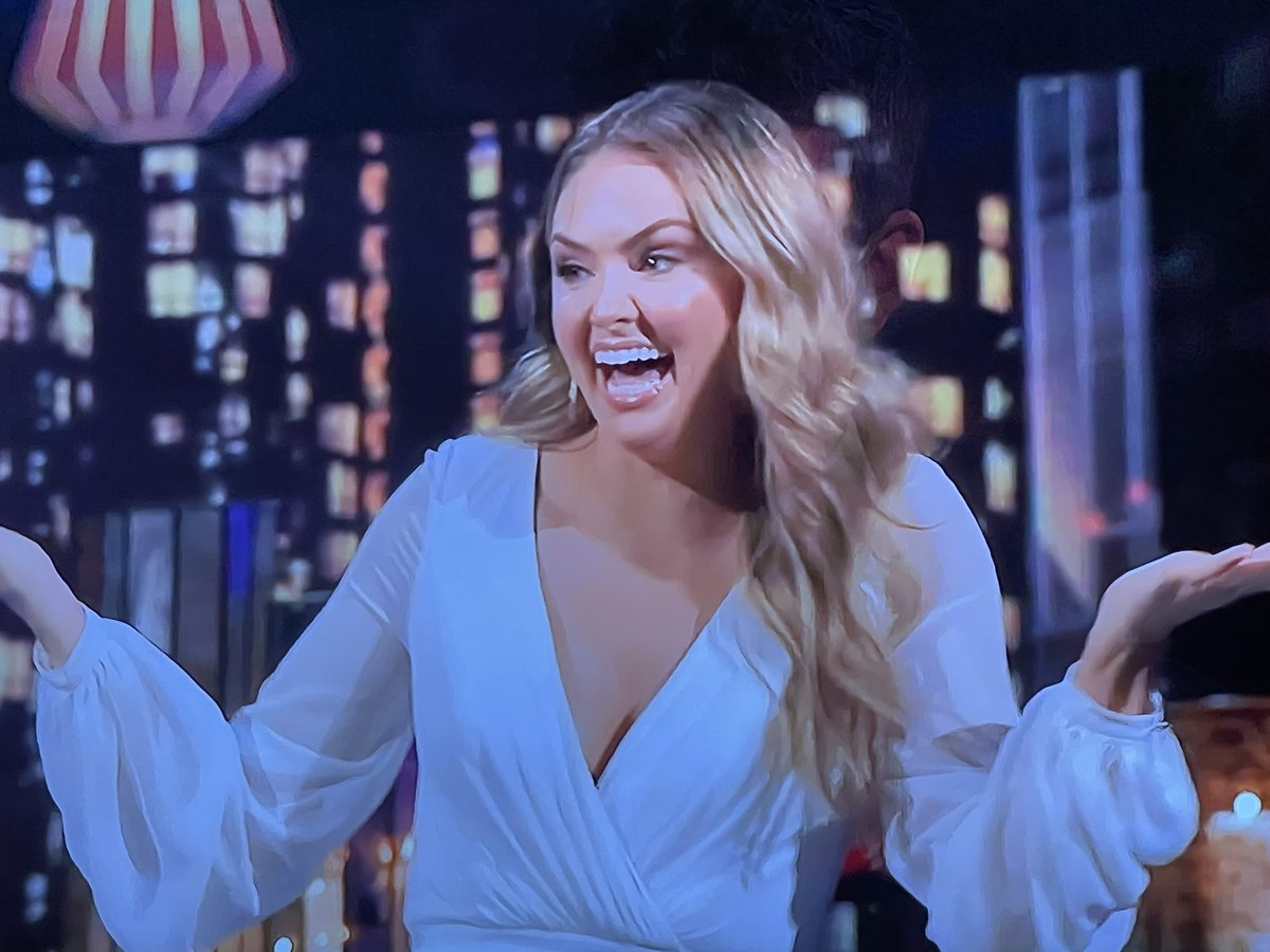 kaylanexttime's tweet photo. Our reaction to Susie walking out like: 👀 #Bachelor #BachelorNation https://t.co/eIzNye6LkF
