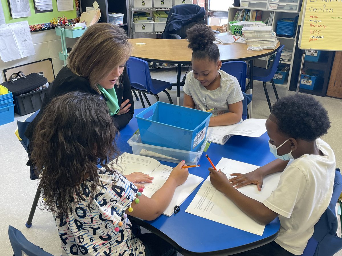 mrsmbenge's tweet photo. It was an honor having @LtGovColeman at Portland today especially helping out with our first graders! What a very special treat! We enjoyed her jumping right alongside of us-a true educator! @portlandjcps https://t.co/voJQlrmRpC