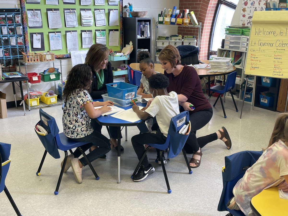 mrsmbenge's tweet photo. It was an honor having @LtGovColeman at Portland today especially helping out with our first graders! What a very special treat! We enjoyed her jumping right alongside of us-a true educator! @portlandjcps https://t.co/voJQlrmRpC