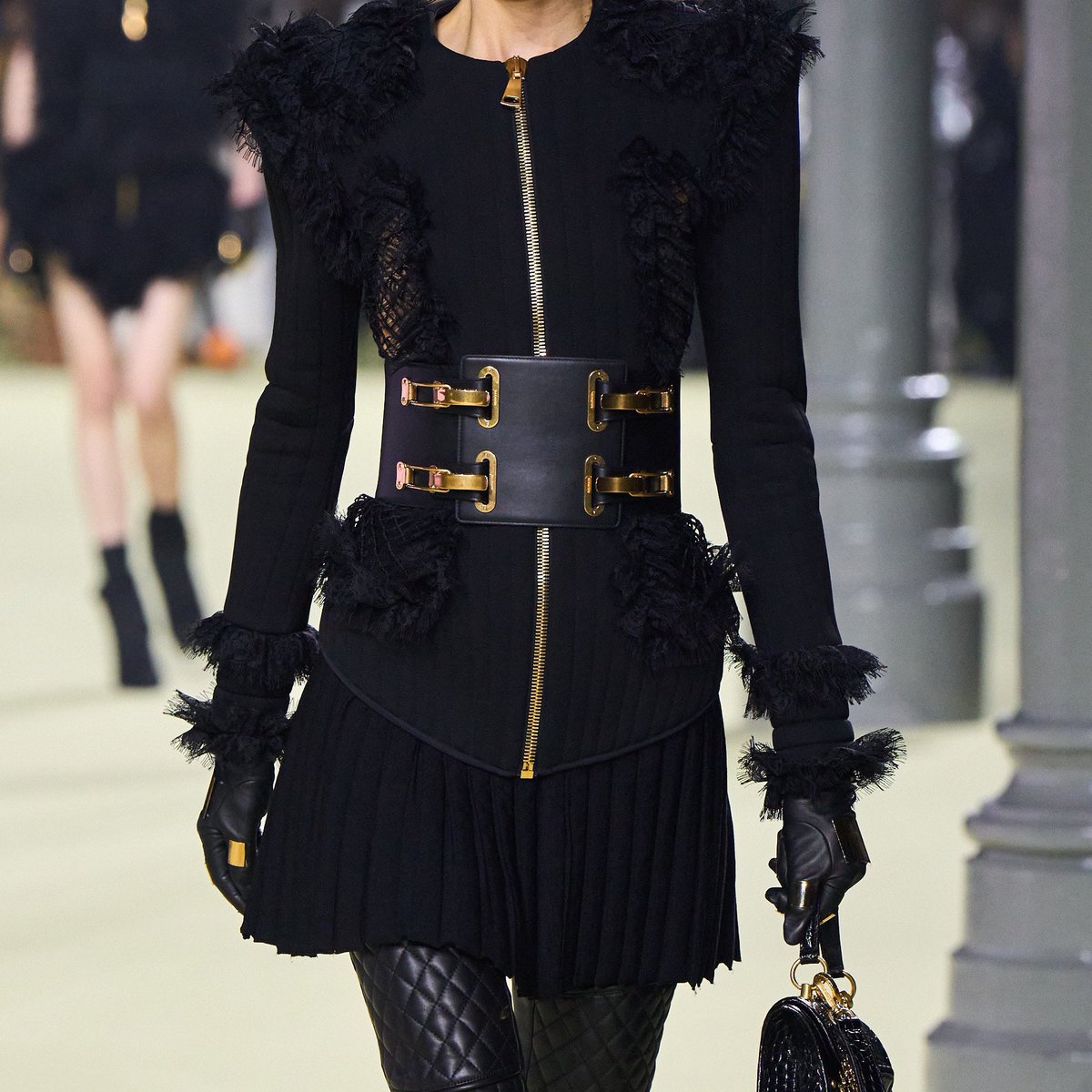 diorangxl's tweet photo. Balmain Fall 2022 RTW https://t.co/5mxMDLYh9v