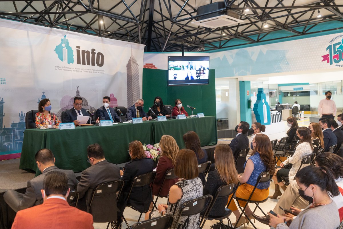 JulioCBonillaG's tweet photo. El comisionado @OscarGuerraFord, ejemplo de esfuerzo y dedicación, su trayectoria en el #InfoDF, el IFAI y el @INAImexico servirá de inspiración, pues en todo momento ha expresado el compromiso, responsabilidad y satisfacción que representa ser un comisionado ciudadano. https://t.co/lrFYIb6EWt