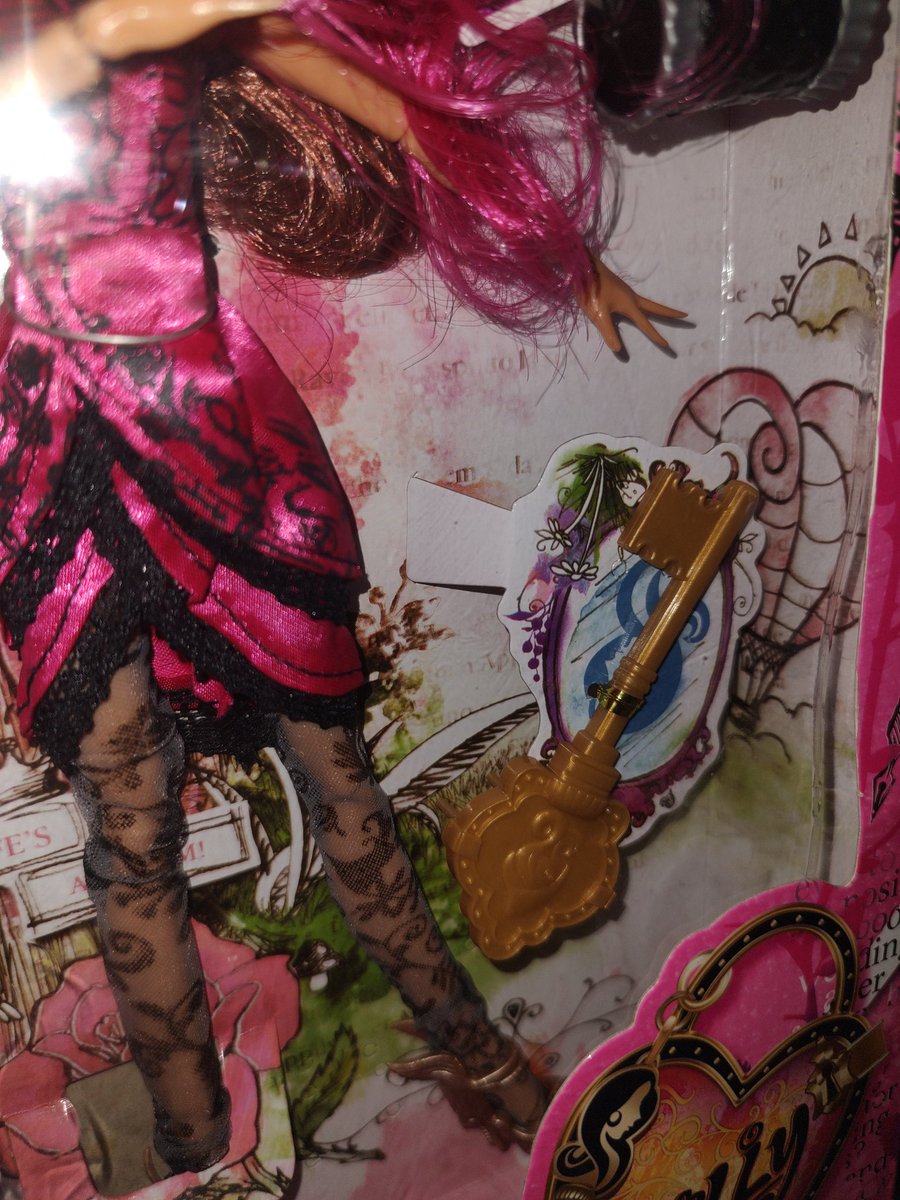 CatyBlackRose's tweet photo. Vou customizar e deixar parecida comigo.
Ever After High, réplica? Falsa? Similar?
Ainda assim o material é bom e vou customizar mesmo..
Foi 35 reais, se achou caro, procure o valor da boneca original 😹
#everafterhigh #MonsterHigh #dollmakeover https://t.co/8FLYkM7QGr