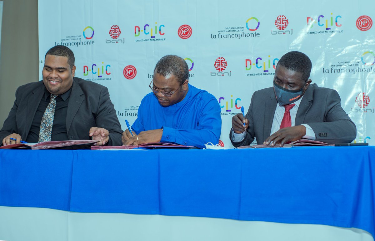 DDelvariste's tweet photo. J'ai signé ce matin un protocole d'accord avec @banjHT @OIFrancophonie pour le lancement de D-CLIC HAITI. Ce programme vise la formation des jeunes dans les domaines du numérique et un accompagnement vers l'insertion professionnelle.
@MENFP_Education
#formation
#jeunes https://t.co/wpYpZ6WvAU
