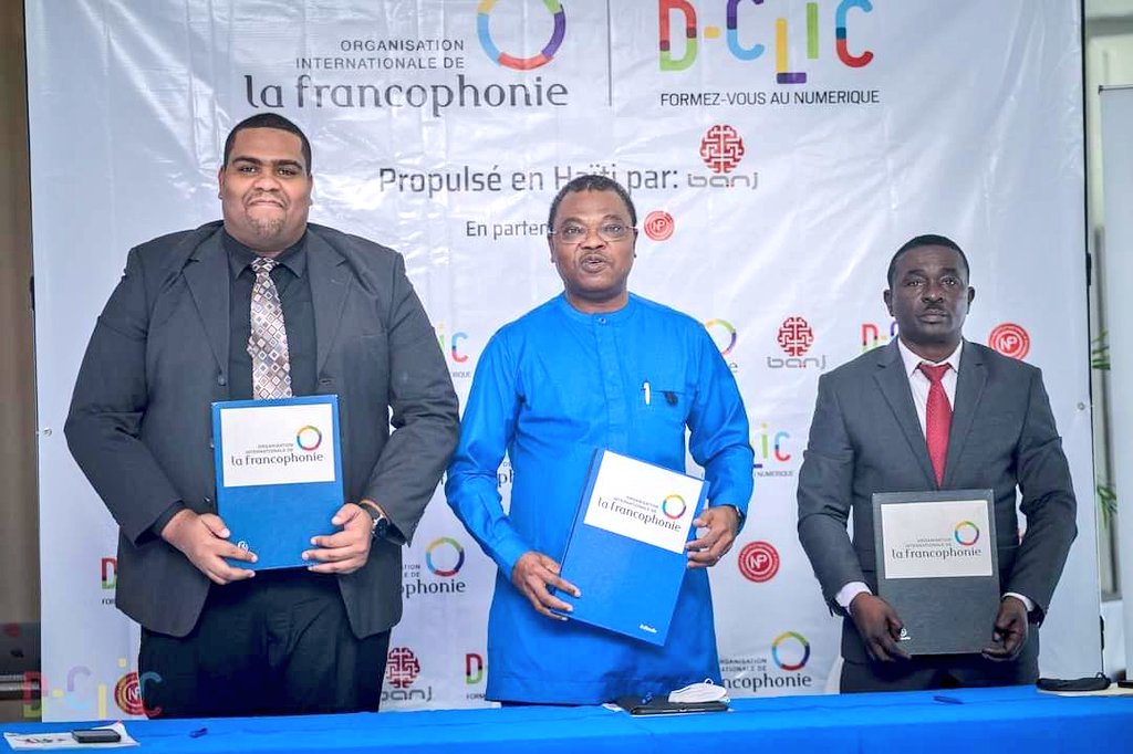 DDelvariste's tweet photo. J'ai signé ce matin un protocole d'accord avec @banjHT @OIFrancophonie pour le lancement de D-CLIC HAITI. Ce programme vise la formation des jeunes dans les domaines du numérique et un accompagnement vers l'insertion professionnelle.
@MENFP_Education
#formation
#jeunes https://t.co/wpYpZ6WvAU