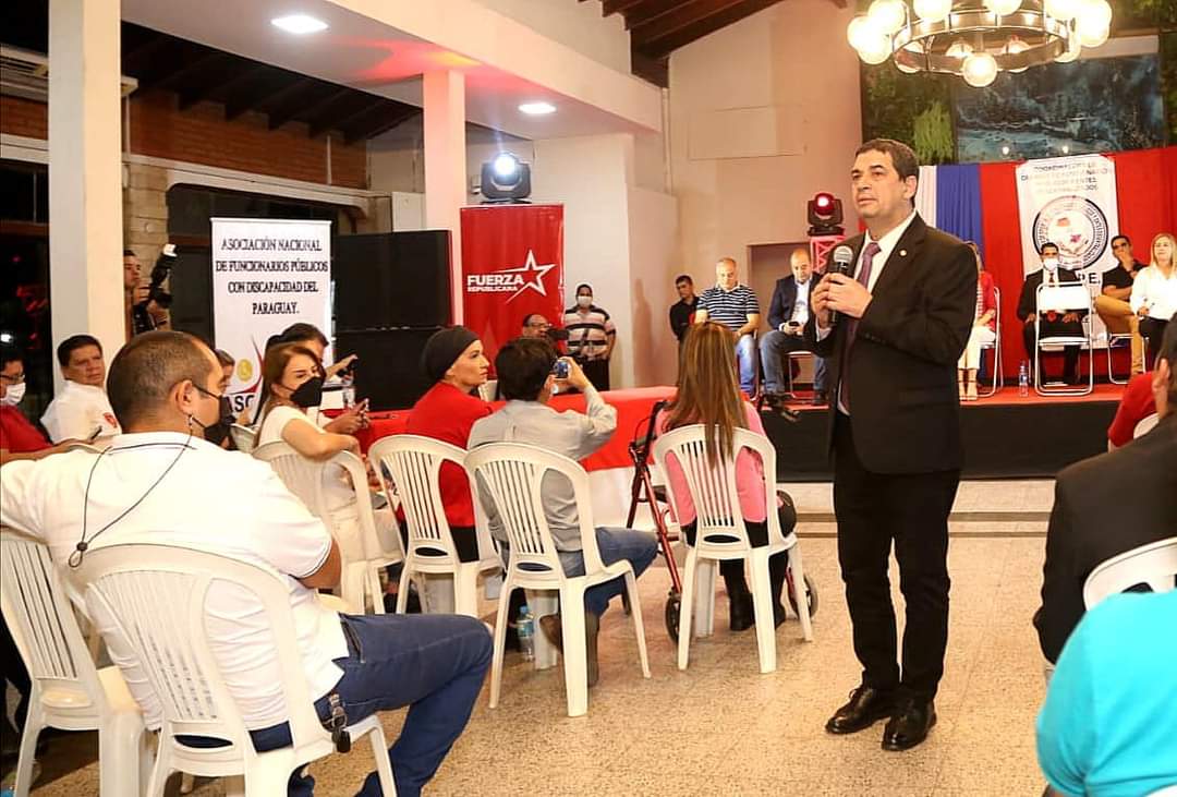 HugoMisionesPy's tweet photo. Como siempre es un gusto poder escuchar al funcionariado público y debatir qué hace falta para seguir haciendo un trabajo cada vez mejor. Gracias a los Gremios y Asociaciones de Entidades Públicas por la invitación a hablar sobre este tema tan importante. 🇵🇾 https://t.co/ULbHfxB6Go