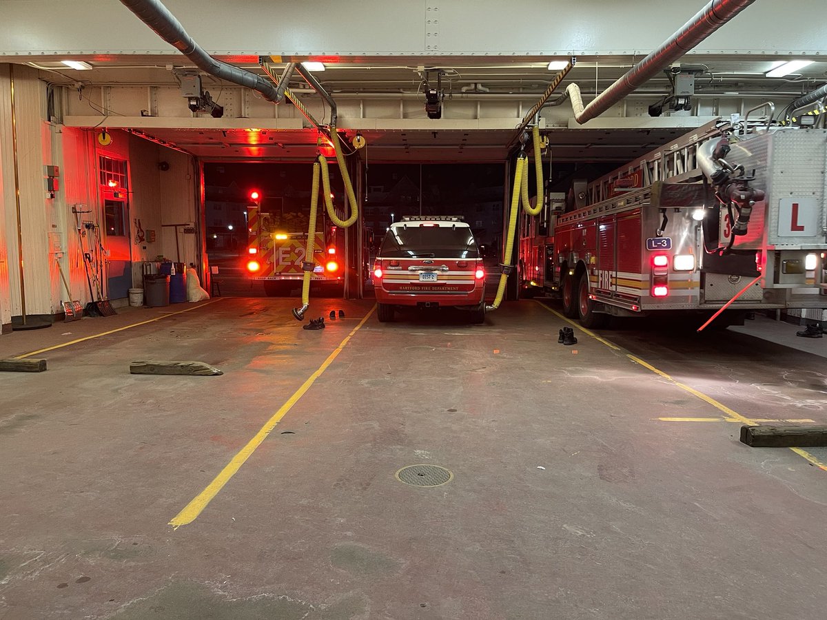 SquadFirePhotos's tweet photo. Hartford Ct Clay Arsenal gang taking in another run. @HFDFireDept @HartfordFire760 #engine2 #ladder3 #district2 https://t.co/4pv1prdw5A