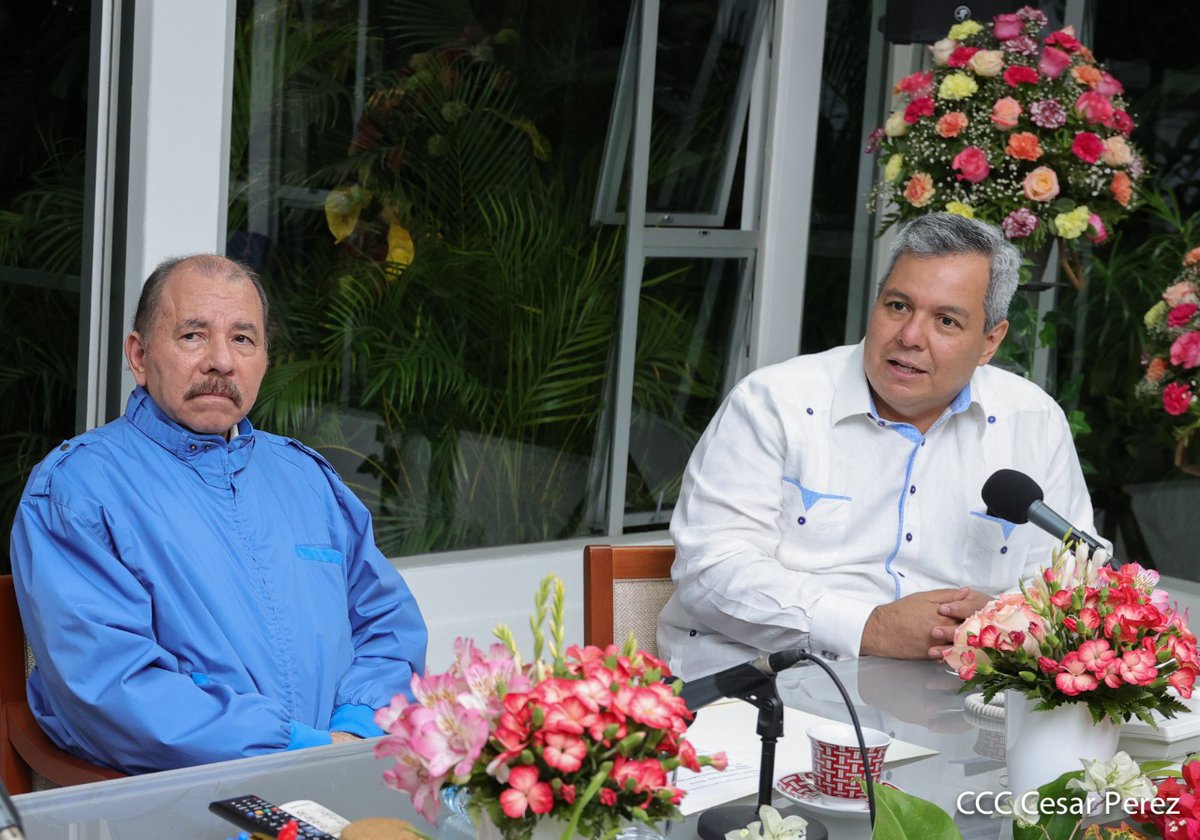 collvermat's tweet photo. 🇳🇮
Presidente Ejecutivo @DanteMossi del @BCIE_Org  compartió con el Presidente de la República de Nicaragua Cmdte Daniel Ortega y la Vicepresidenta Rosario Murillo, fraternal reunión para tratar cooperación.

#UnidosEnVictorias
#Nicaragua https://t.co/I53Z3b1MjY