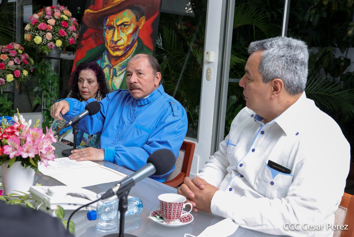 collvermat's tweet photo. 🇳🇮
Presidente Ejecutivo @DanteMossi del @BCIE_Org  compartió con el Presidente de la República de Nicaragua Cmdte Daniel Ortega y la Vicepresidenta Rosario Murillo, fraternal reunión para tratar cooperación.

#UnidosEnVictorias
#Nicaragua https://t.co/I53Z3b1MjY