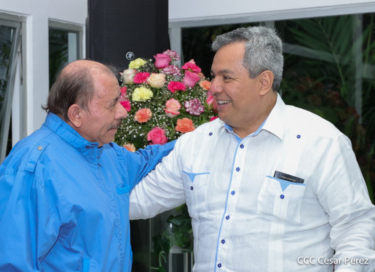 collvermat's tweet photo. 🇳🇮
Presidente Ejecutivo @DanteMossi del @BCIE_Org  compartió con el Presidente de la República de Nicaragua Cmdte Daniel Ortega y la Vicepresidenta Rosario Murillo, fraternal reunión para tratar cooperación.

#UnidosEnVictorias
#Nicaragua https://t.co/I53Z3b1MjY